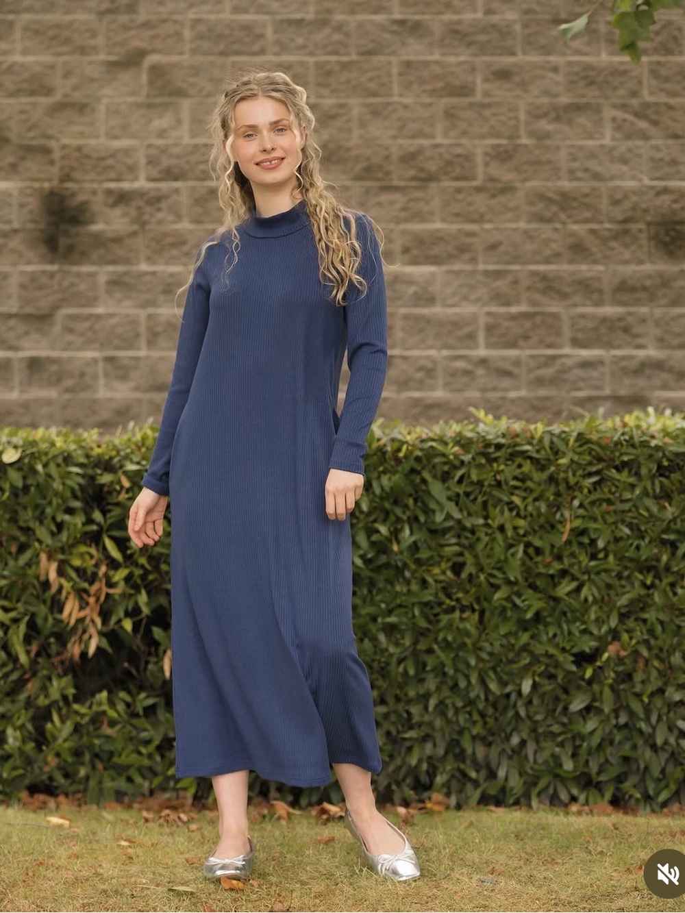 Long-Sleeve Ribbed Maxi Dress in Navy